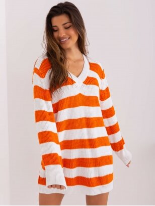 Oranžinės spalvos dryžuotas megztinis MOD2284