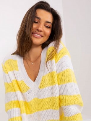 Geltonos spalvos dryžuotas megztinis MOD2284