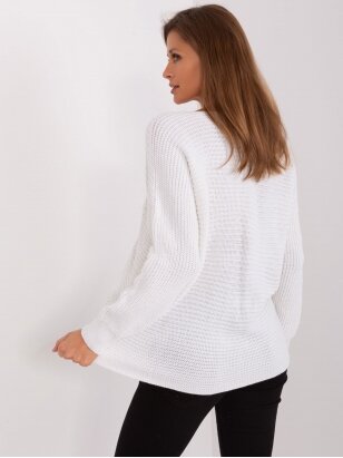 Nebalintos drobės spalvos megztinis MGZ0111