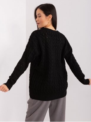 Juodos spalvos megztinis MGZ0113