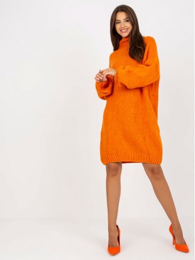 Oranžinės spalvos megztinis MOD2186