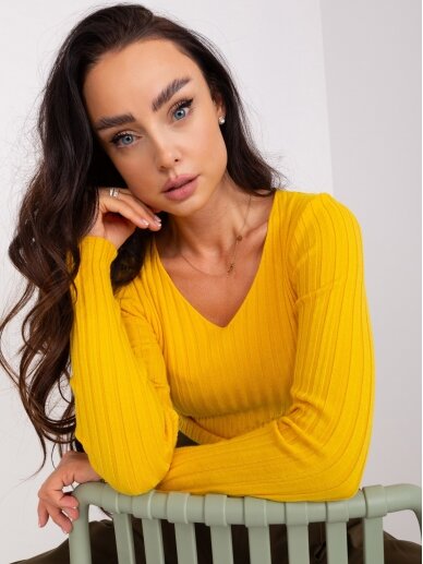 Tamsiai geltonos spalvos megztinis MGZ0251 1