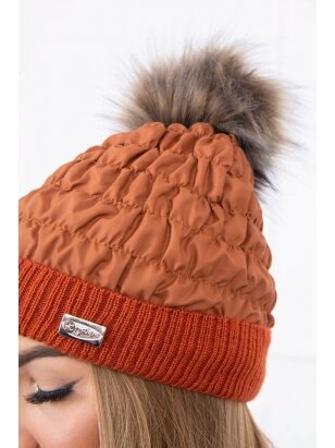 Tamsiai oranžinė žieminė kepurė K160